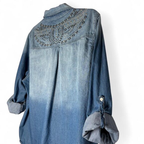 Studded Embellished 100% Cotton Light Wash Denim Shirt size 1X Coastal Cowgirl - Picture 2 of 10